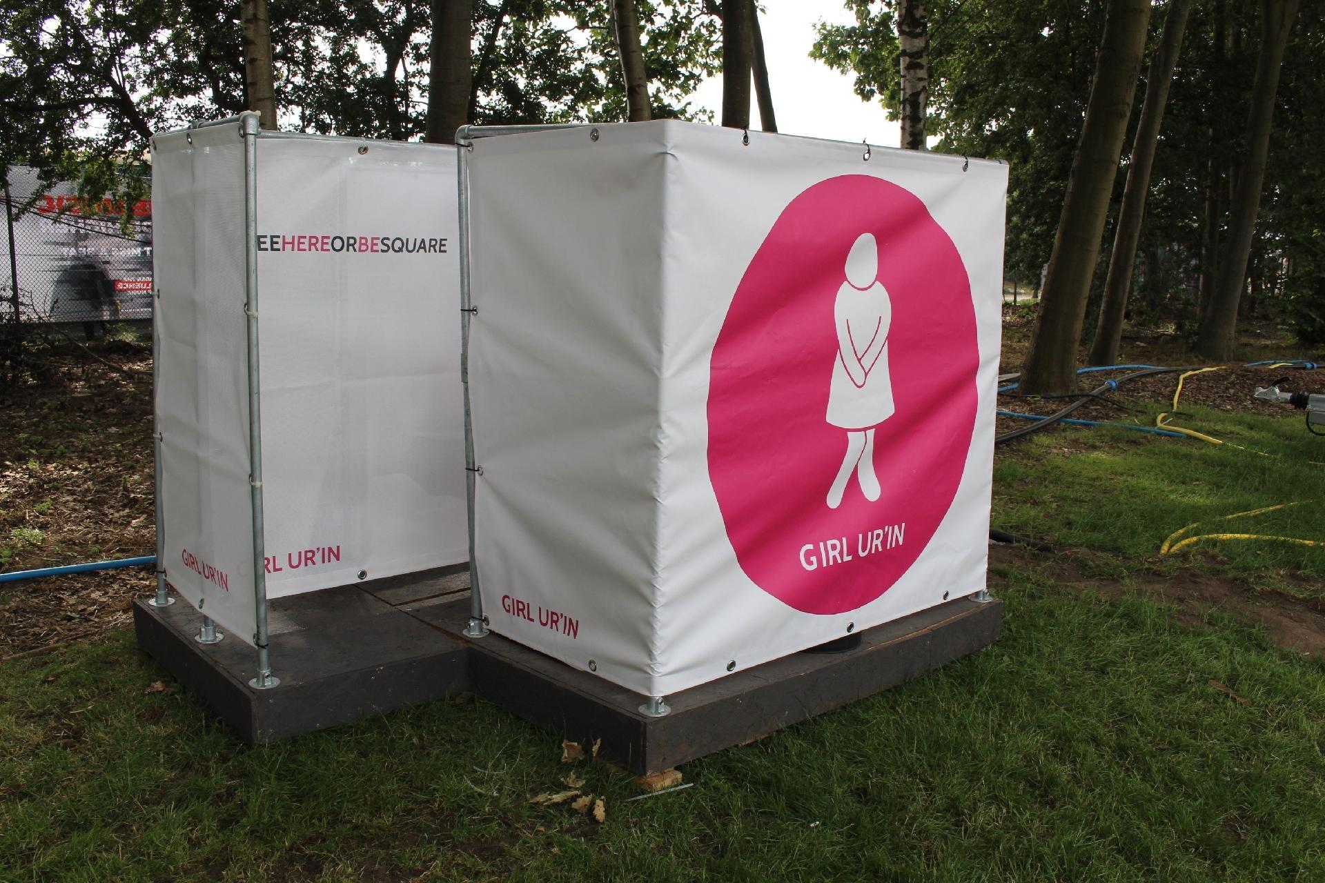 Além de banheiros químicos, o Festival de Roskilde disponibilizou também um biombo para as meninas fazerem xixi agachadas e evitarem filas - Felipe Branco Cruz/UOL