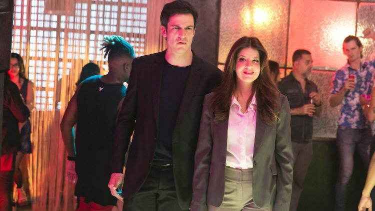 Eric (Mateus Solano) e Maria Pia (Mariana Santos) na boate Strass em "Pega Pega" - Rafael Campos/TV Globo - Rafael Campos/TV Globo