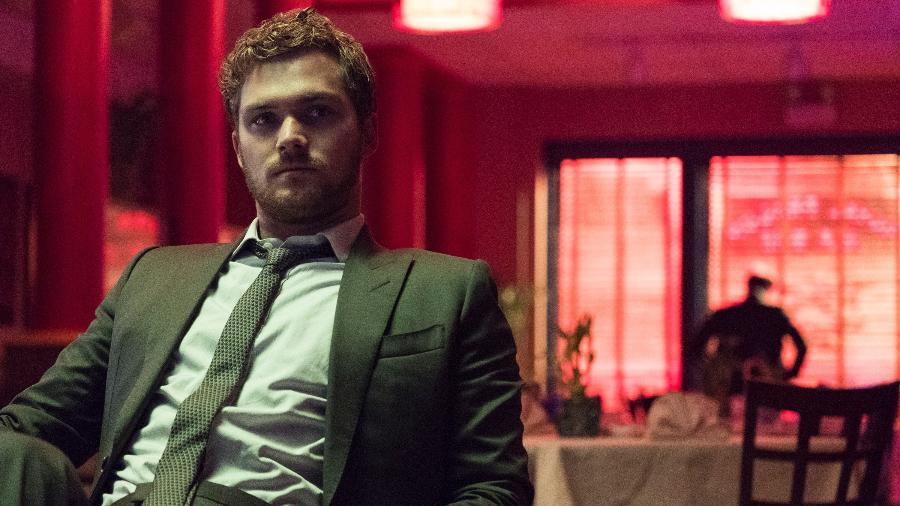 Finn Jones é Danny Rand / Punho de Ferro em "Os Defensores" - Divulgação/Netflix