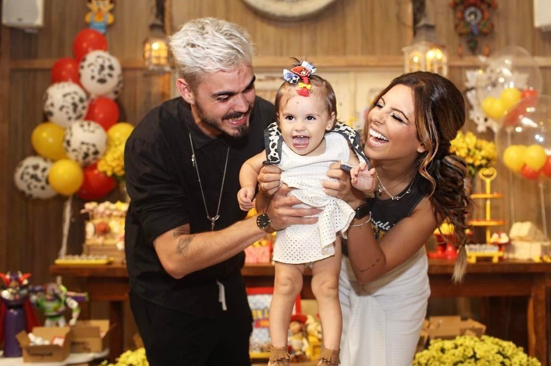 Denominada como a "fotógrafa das estrelas", Thalita Castanha   acompanha a cerca de 60 famílias --entre famosos e anônimos--    por mês e chega a faturar até R$ 6 mil por um único ensaio - Reprodução/Instagram/fotografa_thalitacastanha