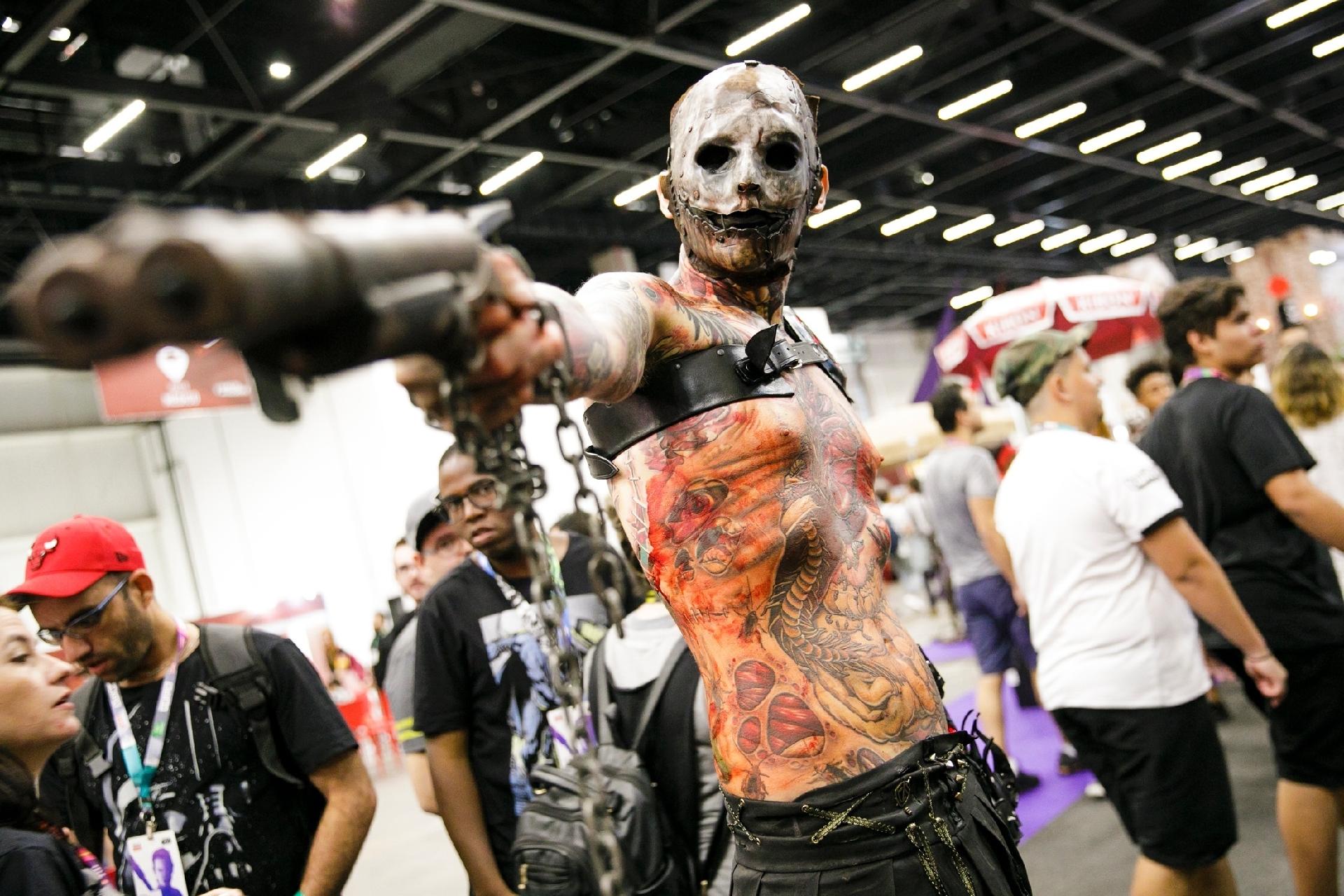 Público capricha no cosplay no primeiro dia de CCXP - Mariana Pekin/UOL