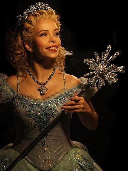 Glinda de Wicked - Reprodução/Facebook - Reprodução/Facebook
