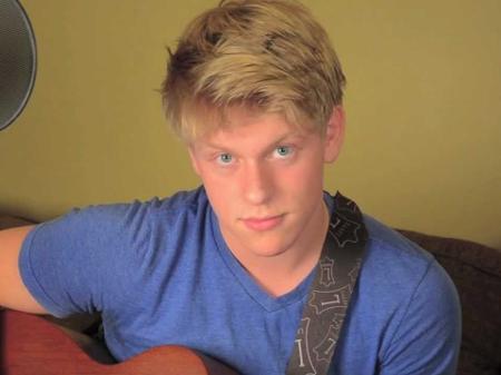 O ator Jackson Odell foi encontrado morto em casa aos 20 anos - Divulgação