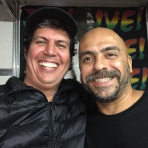 Bruno Batista (diretor artístico da Sony) e Julio Araújo (empresário do Natiruts) - Arquivo pessoal - Arquivo pessoal