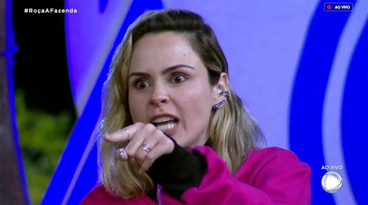 Ana Paula Renault ataca Nadja Pessoa durante program ao vivo - Reprodução/RecordTV