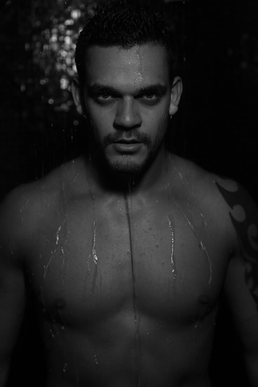 Caique Aguiar realiza primeiro ensaio sensual após "A Fazenda 10" - Glauber Bassi/Divulgação