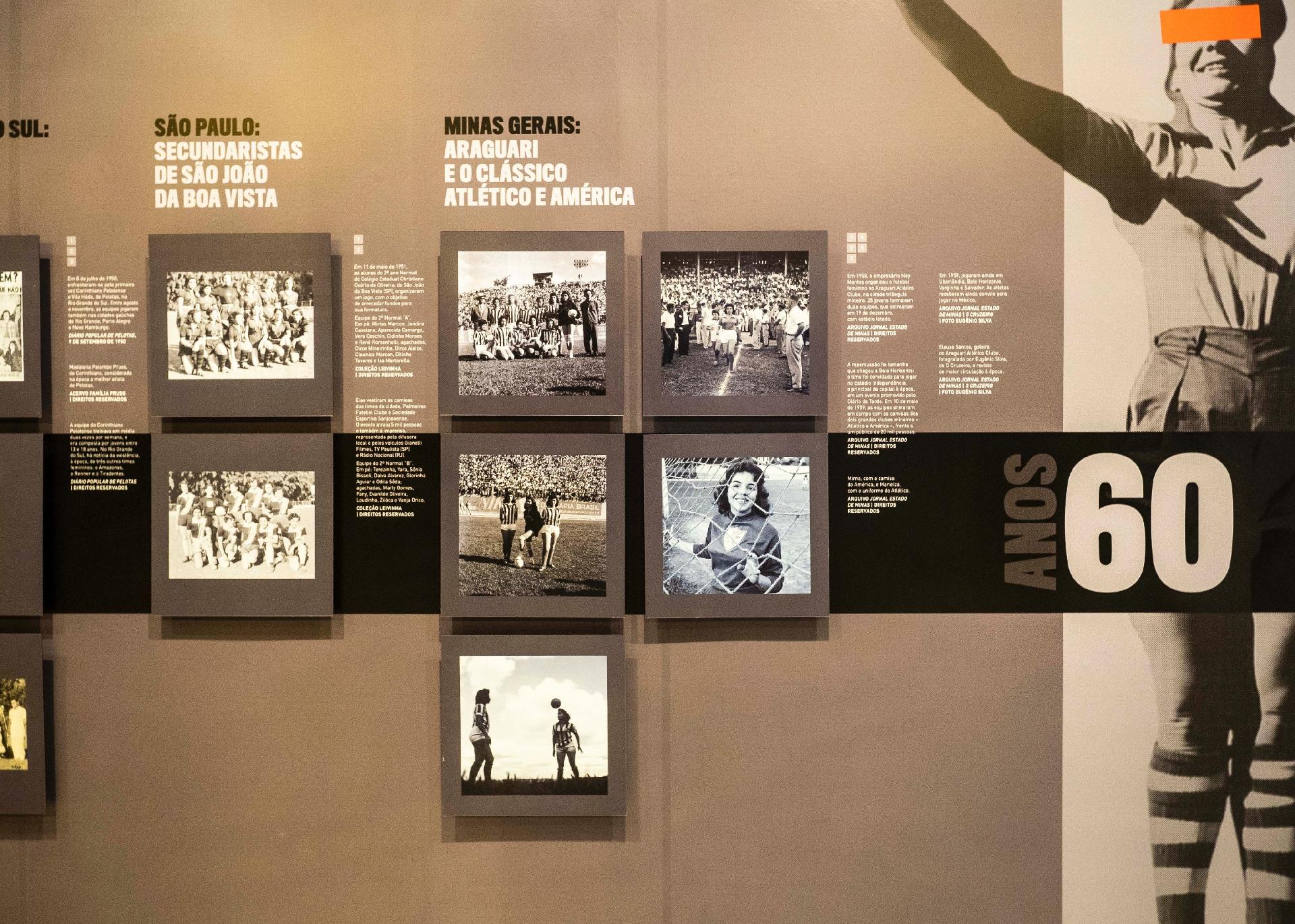 A linguagem visual da mostra trabalha com tarjas vermelhas sobre fotos e textos, para simbolizar a proibição - Veronica Cowie/UOL