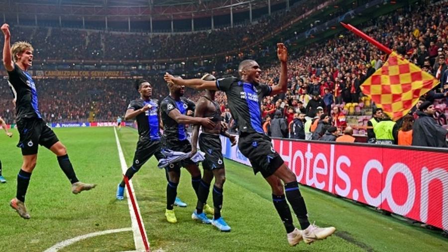 Jogadores do Club Brugge comemoram gol em jogo da atual temporada do torneio nacional - Photonews/Getty Images