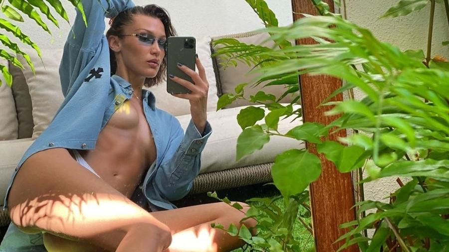 Bella Hadid: Plena e topless no jardim - Reprodução/ Instagram