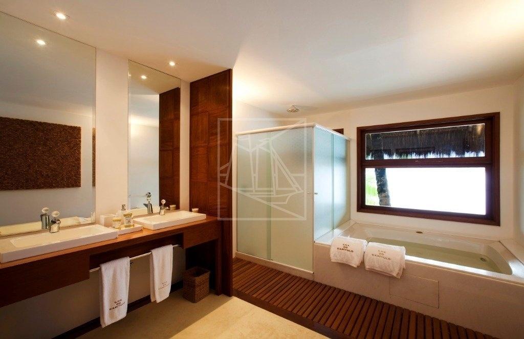 Depois de um banho de mar, nada mal relaxar na banheira da suíte, né? - Reprodução