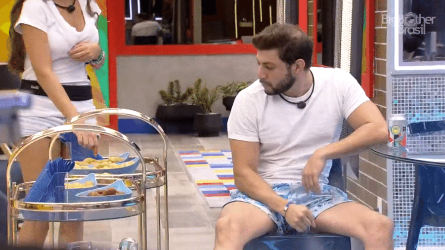 BBB 21: Brothers recebem comes e bebes antes da festa do líder Rodolffo - Reprodução/Globoplay