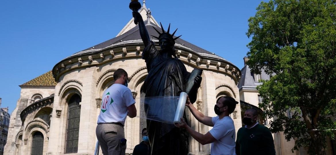 Modelo reduzido da Estátua da Liberdade preservada no Museu de Arts et Métiers de Paris - AFP