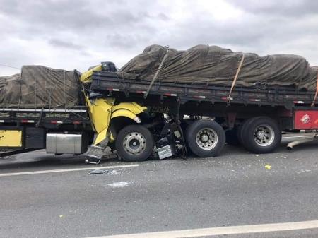 CAMINHÃO ARQUEADO, MAIS BAIXO QUE MUITO CARRO