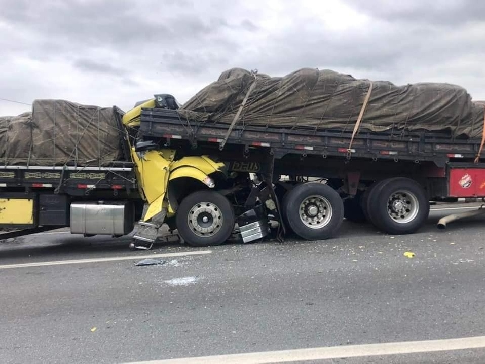 Caminhão arqueado: como moda polêmica provocou tragédia entre pai e filho -  20/01/2022 - UOL Carros