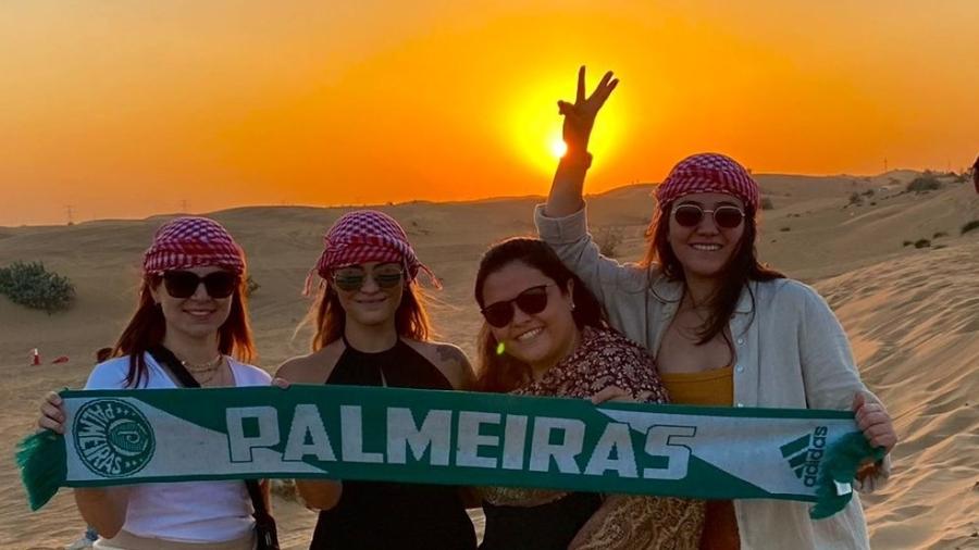 As amigas palmeirenses Bruna Batagim, Juliana Camarini, Natália de Sá e Vitória Iwaki viajaram para Abu Dhabi para ver a final do Mundial de Clubes. - Arquivo pessoal