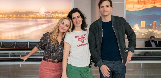 Reese Witherspoon junto da diretora e roteirista Aline Brosh McKenna e do ator Ashton Kutcher no set de 'Na Sua Casa ou na Minha?'