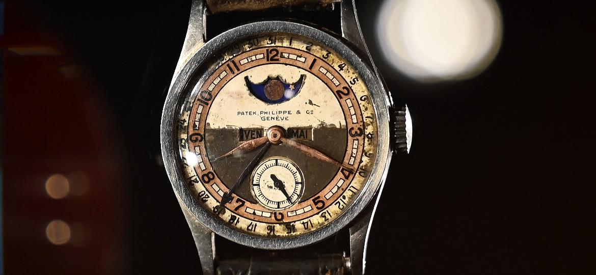 O relógio Patek Philippe Ref 96 Quantieme Lune que pertenceu a Aisin-Gioro Puyi, último imperador da dinastia chinesa Qing - PETER PARKS/AFP