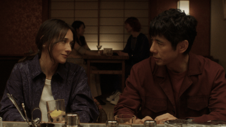 Rashida Jones (Suzie) e Hidetoshi Nishijima (Masa) em "Sunny": até onde realmente conhecemos nossos parceiros? 