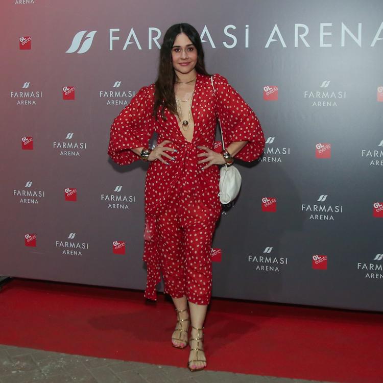 Alessandra Negrini chega à Farmasi Arena, no Rio, para a estreia da turnê Caetano & Bethânia