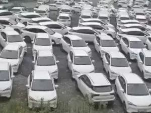 O que é verdade sobre milhares de carros elétricos 'abandonados' pelo mundo