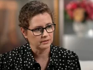 Atriz de 'The Office' fala de queda de cabelo após câncer: 'Não queria'