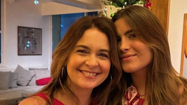 Cláudia Abreu e a filha, Maria Maud, em noite de Natal