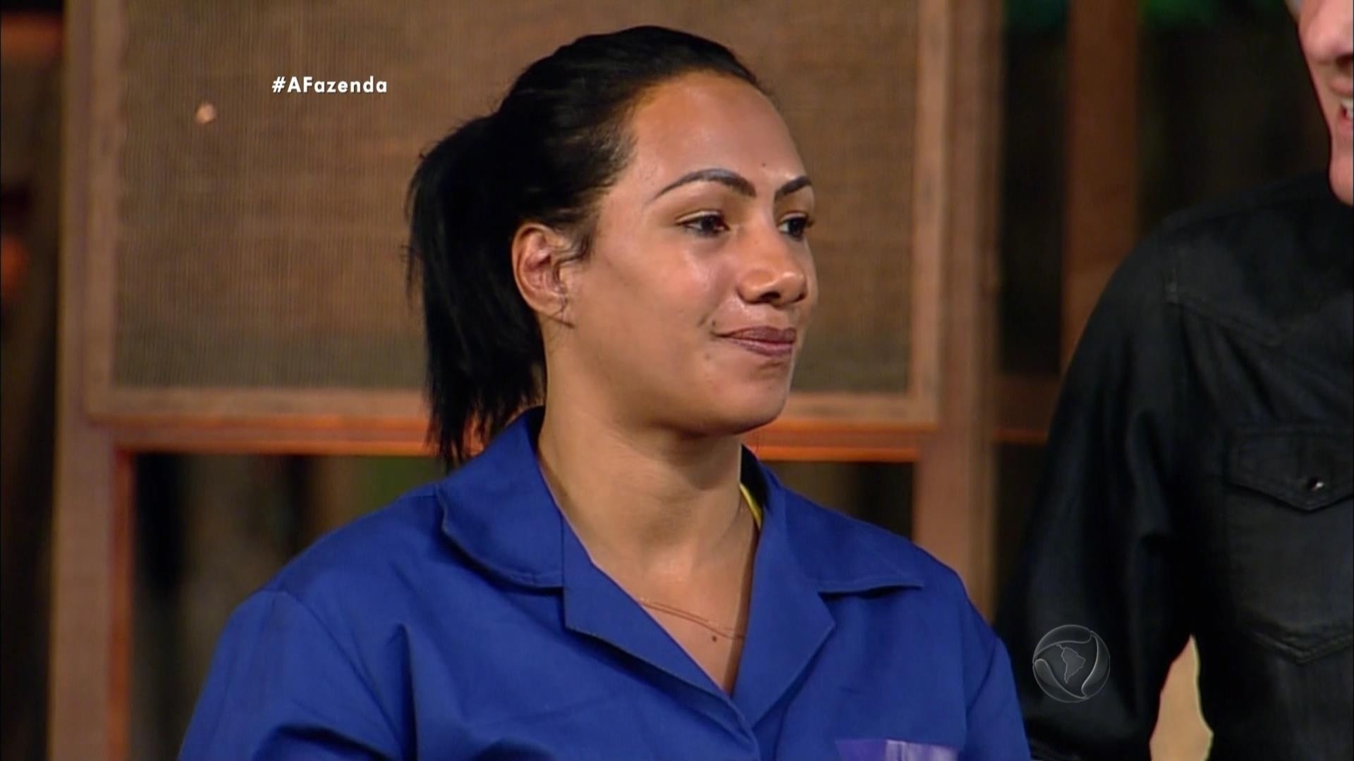 5.nov.2015 - Queque não escondeu que ficou desapontada - Reprodução/Record