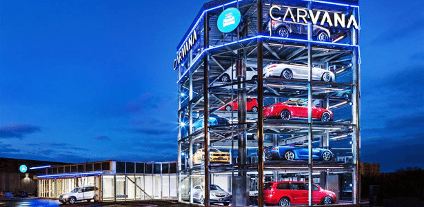 Unidade da Carvana em Austin (Texas): torre de oito andares é recheada de carros e entrega é automática