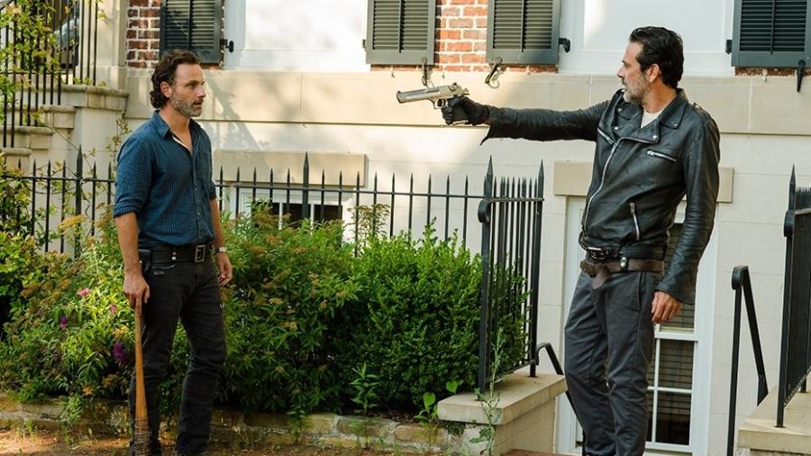 Andrew Lincoln e Jeffrey Dean Morgan em cena da 7ª temporada de "The Walking Dead" - Reprodução