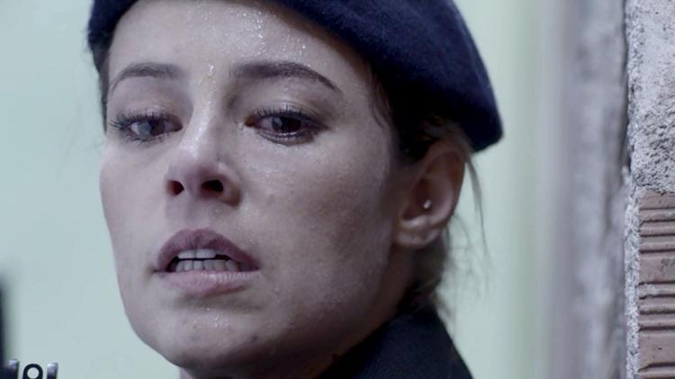 Jeiza (Paolla Oliveira) durante operação em "A Força do Querer" - Reprodução/GShow - Reprodução/GShow