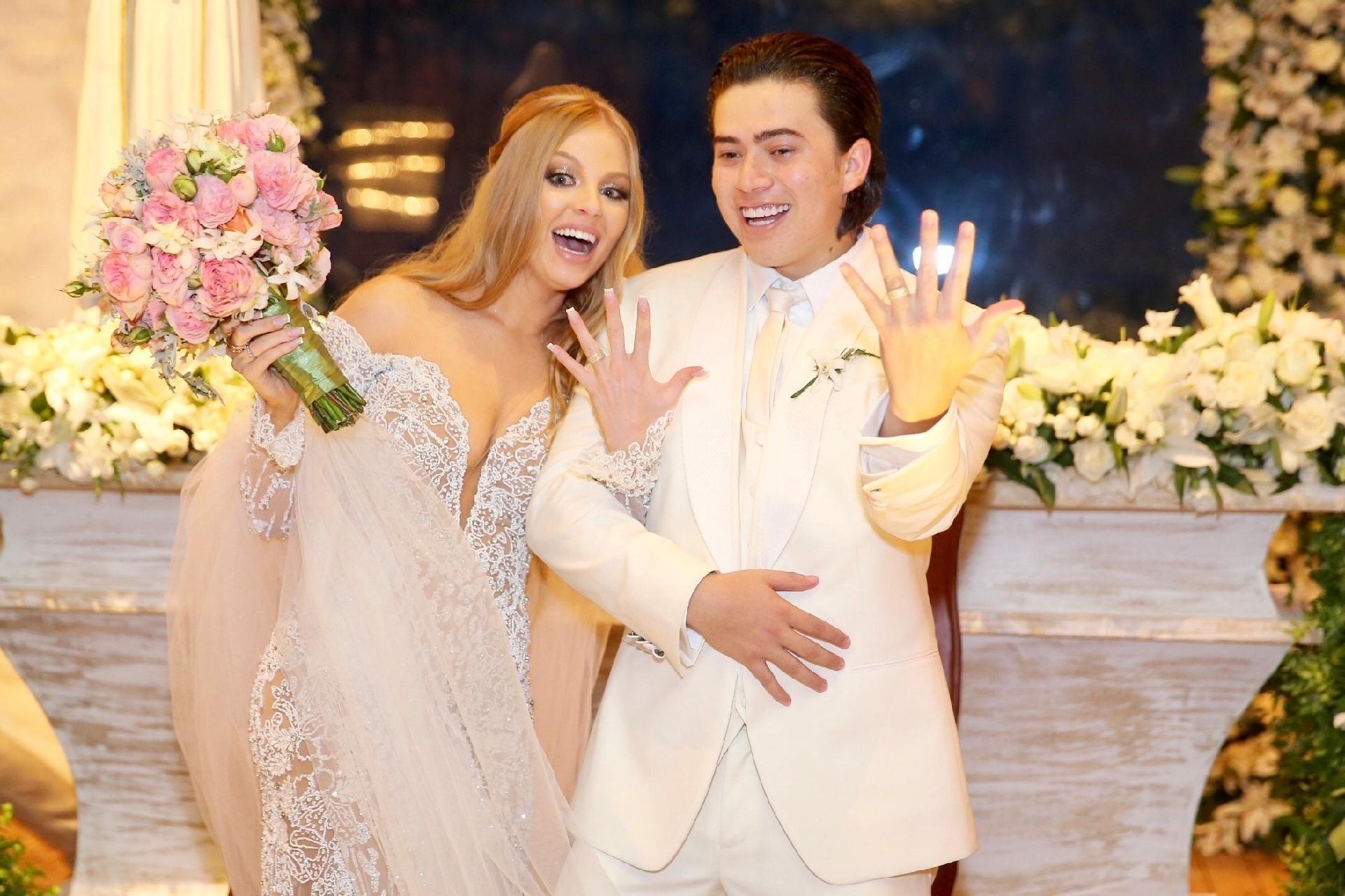 Whindersson Nunes e Luísa Sonza exibem alianças de casamento em São Miguel dos Milagres, litoral de Alagoas - Manuela Scarpa/Brazil News