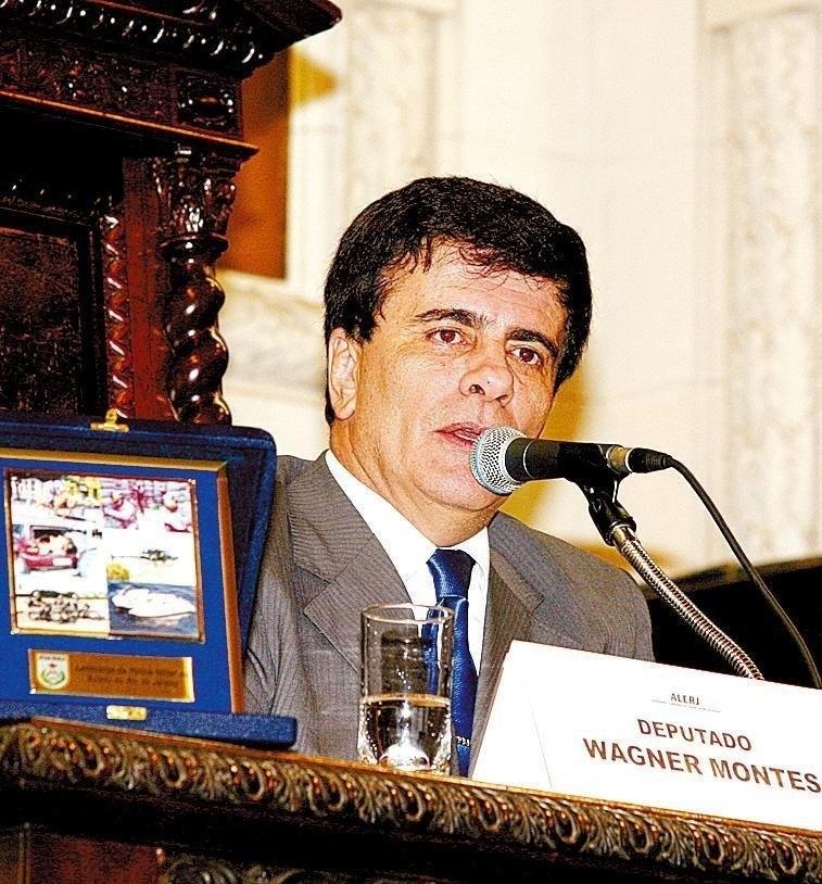 Em 2007, Wagner Montes durante cerimônia de entrega da "Medalha Tiradentes" e do Título de Cidadão, na Assembléia Legislativa do Rio de Janeiro - Letícia Pontual/Folhapress