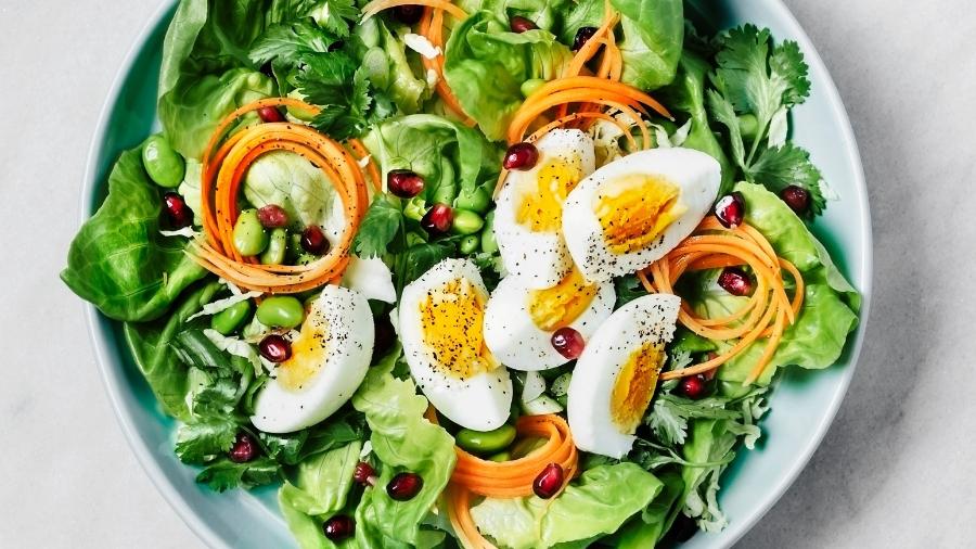 Salada completa precisa conter os nutrientes adequados - Getty Images