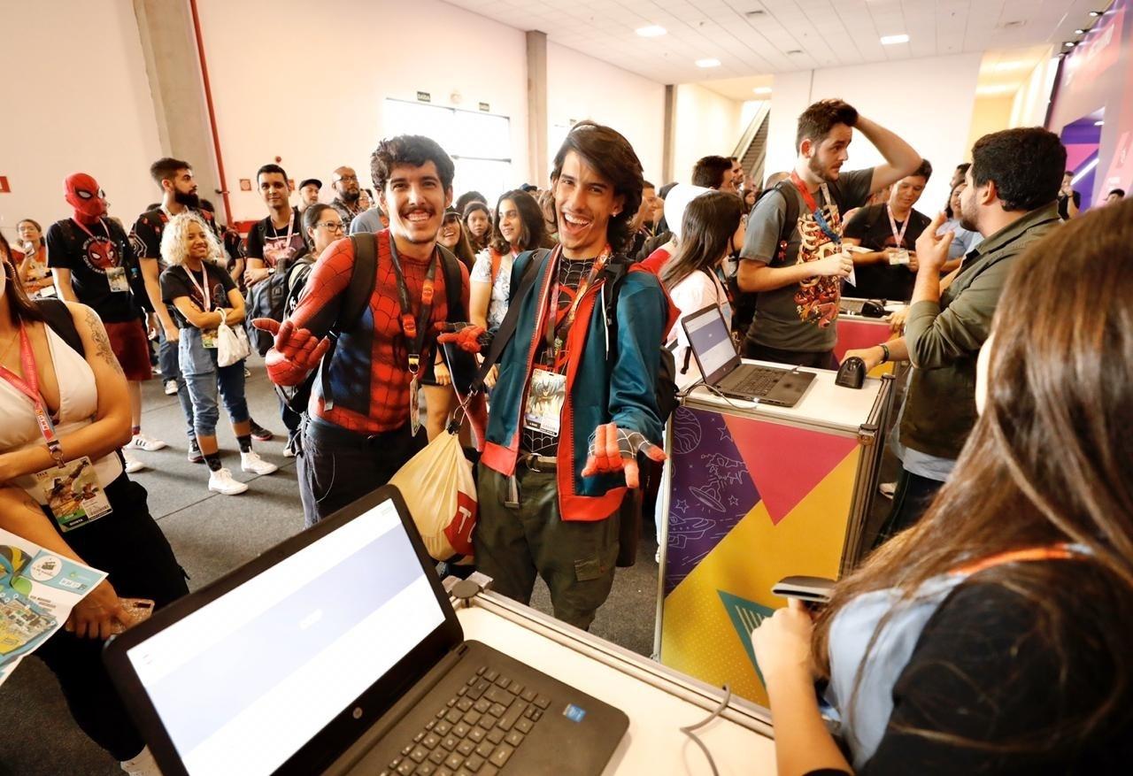 Público faz fila para a entrada no primeiro dia da CCXP 2019 - Mariana Pekin/UOL