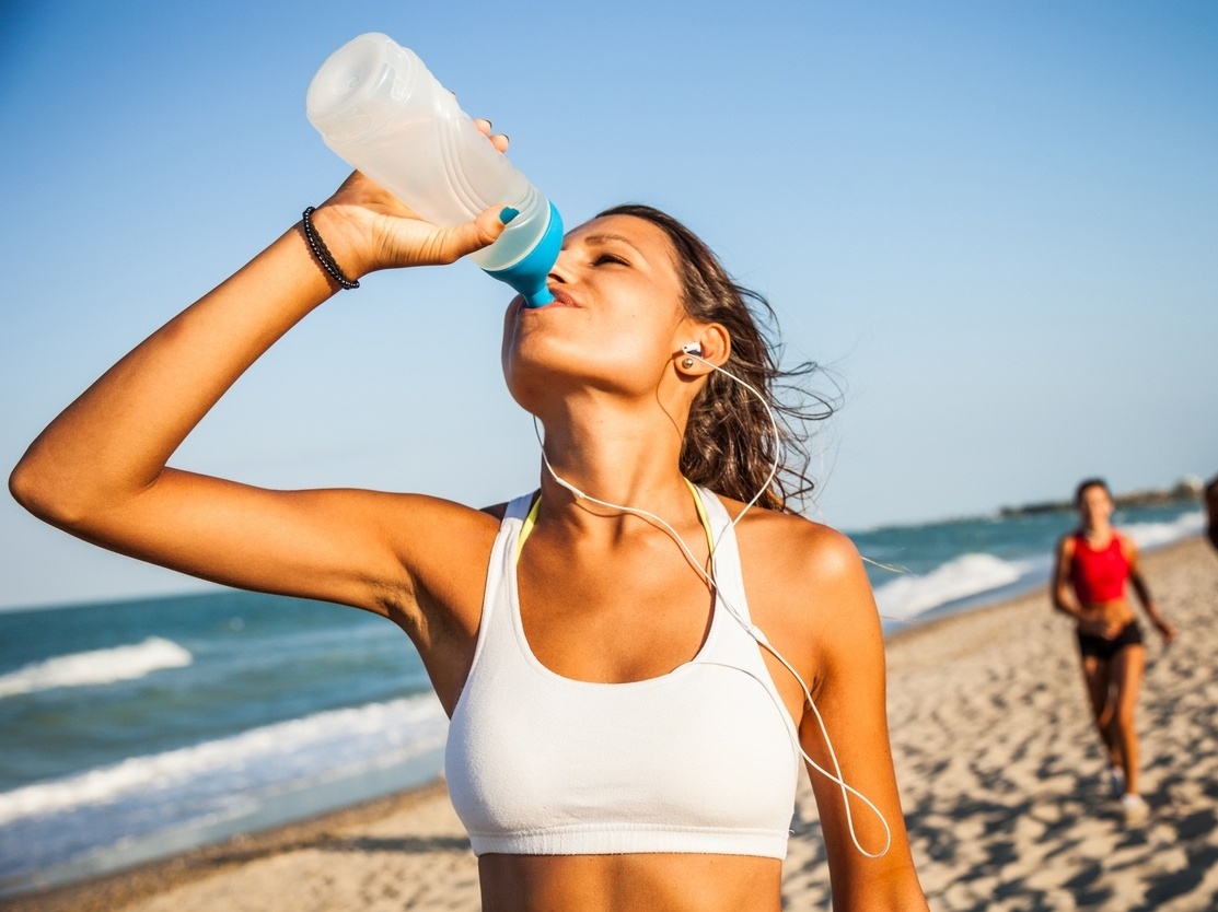 Corrida para trás proporciona benefícios físicos e mentais; veja