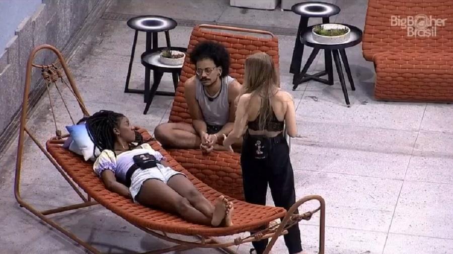 BBB 21: João Luiz diz a Carla que corre risco de ser votada - Reprodução/Globoplay