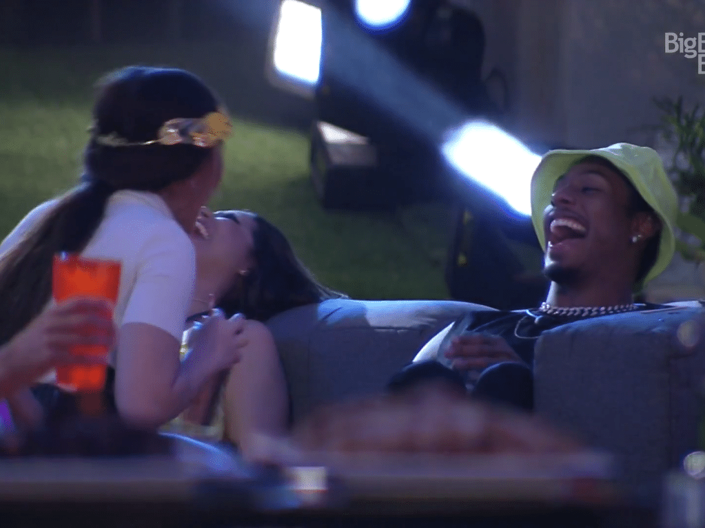 Jade e Laís convidam P.A para o quarto Lollipop e atleta recusa: 'Não quero sair'