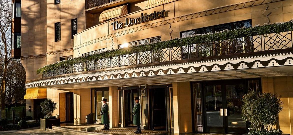 Fachada do clássico Dorchester, no coração de Londres, hotel que foi totalmente renovado - Divulgação