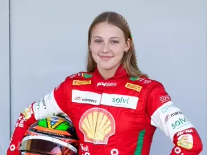 'Estamos fazendo de tudo para ter uma mulher na F1', diz pilota de 17 anos