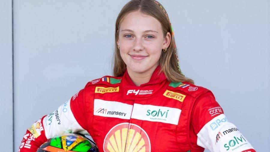 Aurélia Nobels é pilota de F4 e batalha para chegar à F1