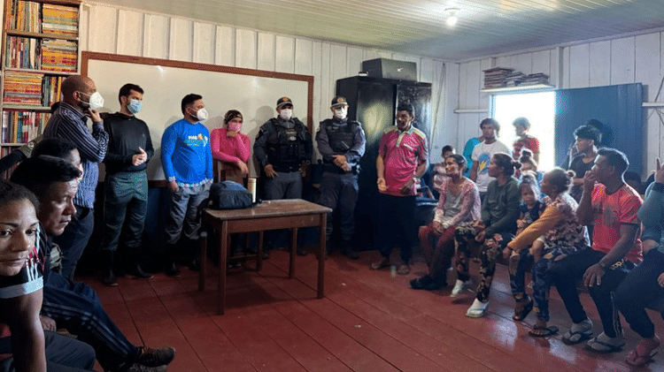 Alguns representantes da Reserva Extrativista Médio Purus reclamaram que estão proibidos de se deslocar pelo território após a Funai emitir um termo de restrição de uso na área de Mamoriá Grande, em dezembro de 2024 Alguns representantes da Reserva Extrativista Médio Purus reclamaram que estão proibidos de se deslocar pelo território após a Funai emitir um termo de restrição de uso na área de Mamoriá Grande, em dezembro de 2024