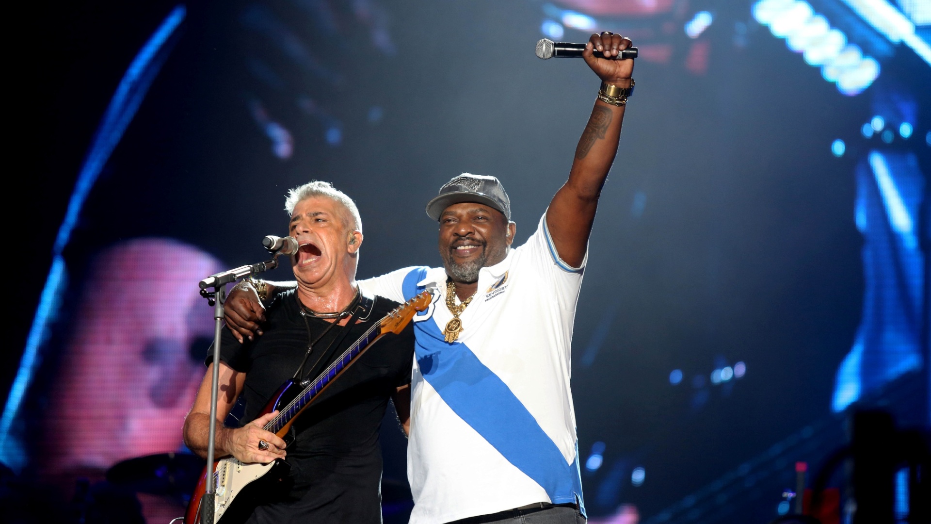 26.set.2015 - Lulu Santos canta com Mr. Catra no sexto dia do Rock in Rio 2015 - Fernando Maia/UOL