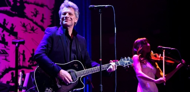 06.jun.2016 - Jon Bon Jovi se apresenta no SeriousFun Children"s Network, em Nova York - AFP