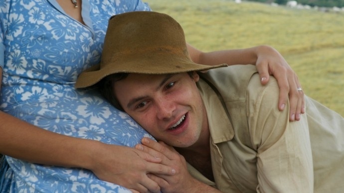 Candinho (Sergio Guizé) se emociona ao ouvir o coração do filho em "Êta Mundo Bom" - undefined