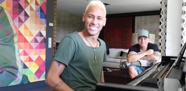 Em vídeo, Neymar tira sarro ao cantar a música que ele batizou de "Yo Necessito" - Reprodução