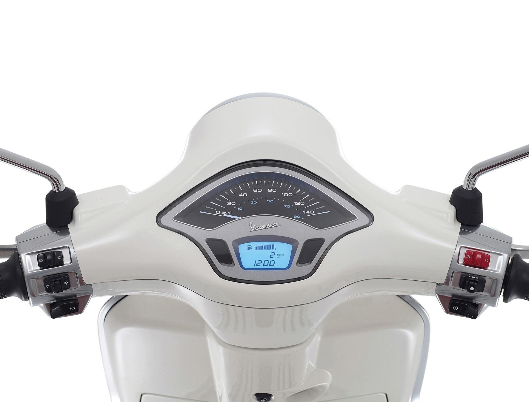 Vespa Primavera 125 - Luciano Sampafotos