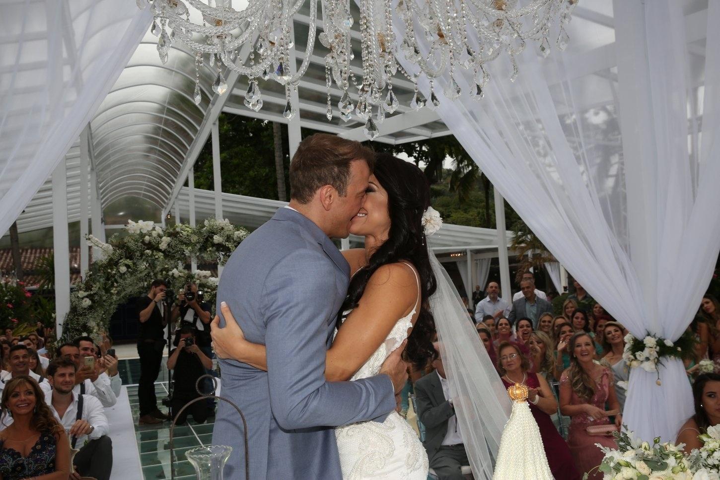 Rogério Padovan se casa em Ilhabela (SP) com Priscila Ferrari - Denilson Santos e Raphael Castello/AgNews