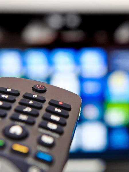 TV digital smartv controle remoto audiência televisão - Getty Images/iStockphoto