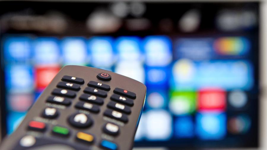 TV digital smartv controle remoto audiência televisão - Getty Images/iStockphoto