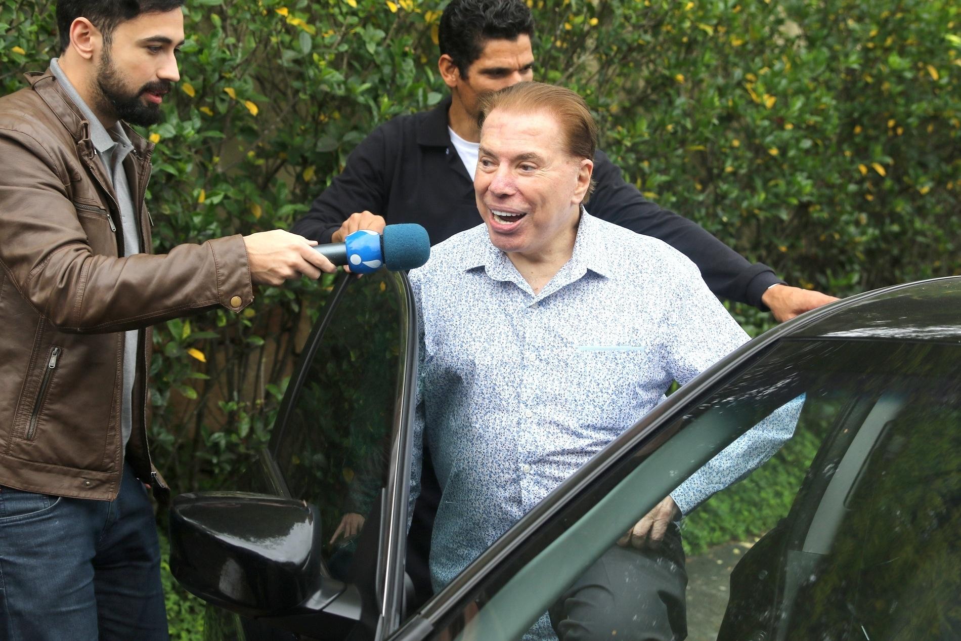 Horas antes do casamento "secreto" da filha Patricia Abravanel, o apresentador Silvio Santos deixou sua mansão em São Paulo para dar um tapa no visual no salão do cabelereiro Jassa - Thiago Duran/AgNews